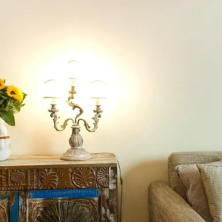 Romantic Hideaway 5 Min Walk From Station Lägenhet *